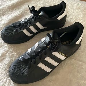 Super cool Adidas “SUPERSTAR” Rad AF Brand New and Never Worn. Sz 6.5 Big Kid